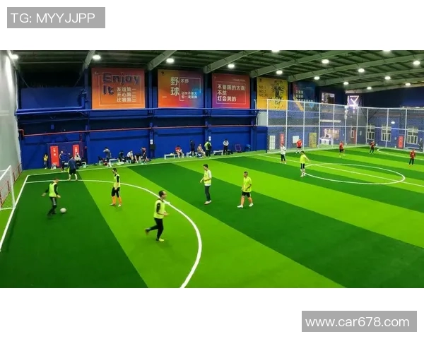 足球巨星现身街头野球赛引发围观热潮展现接地气一面